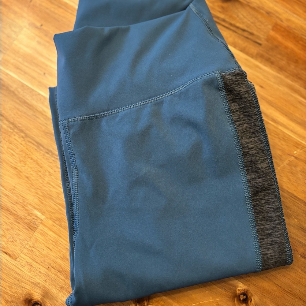 Vuori High Rise Racer Blue and Gray Leggings Medium